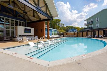 Relaxing pool